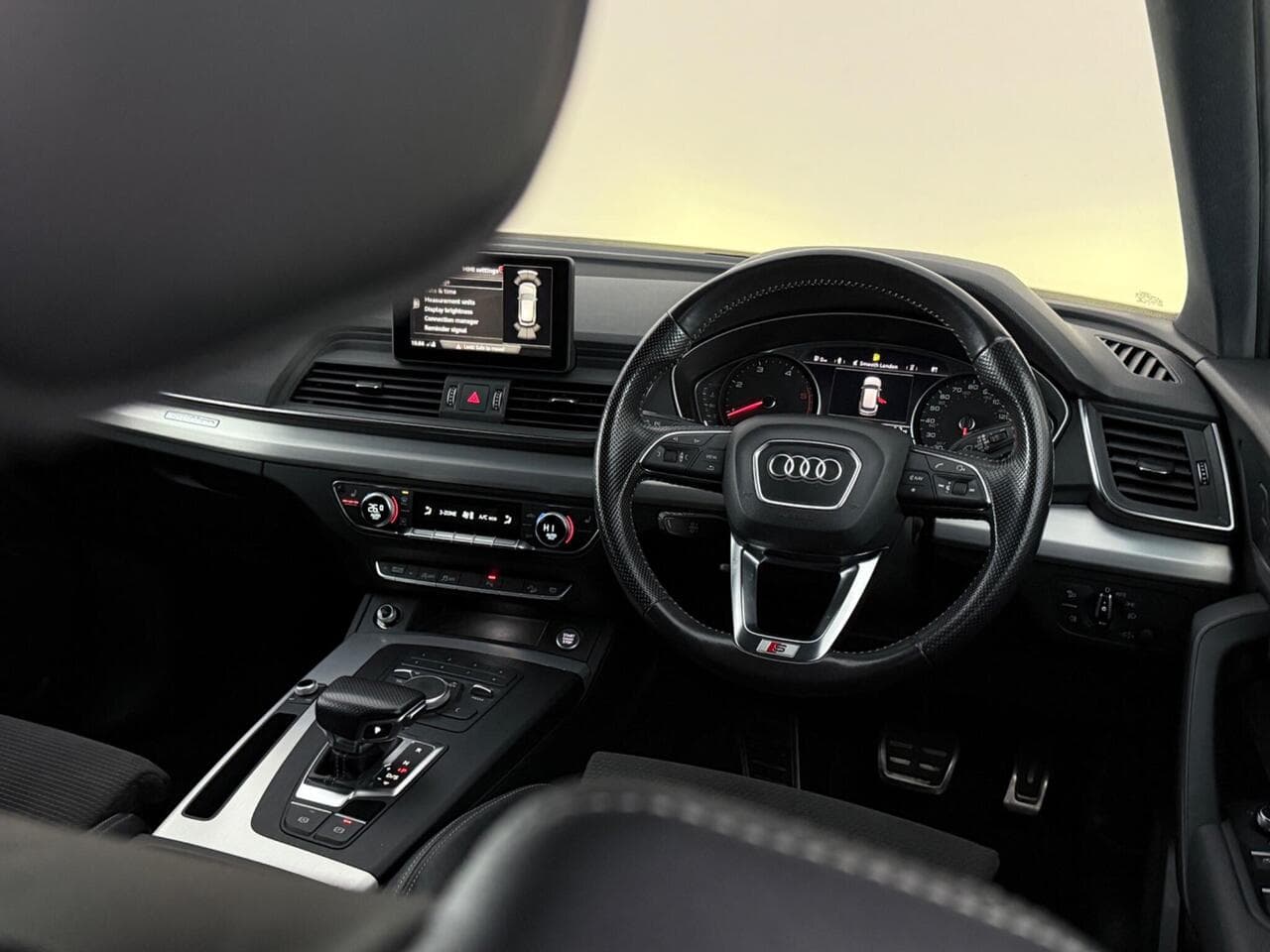 Audi Q5 thumbnail Interior Front