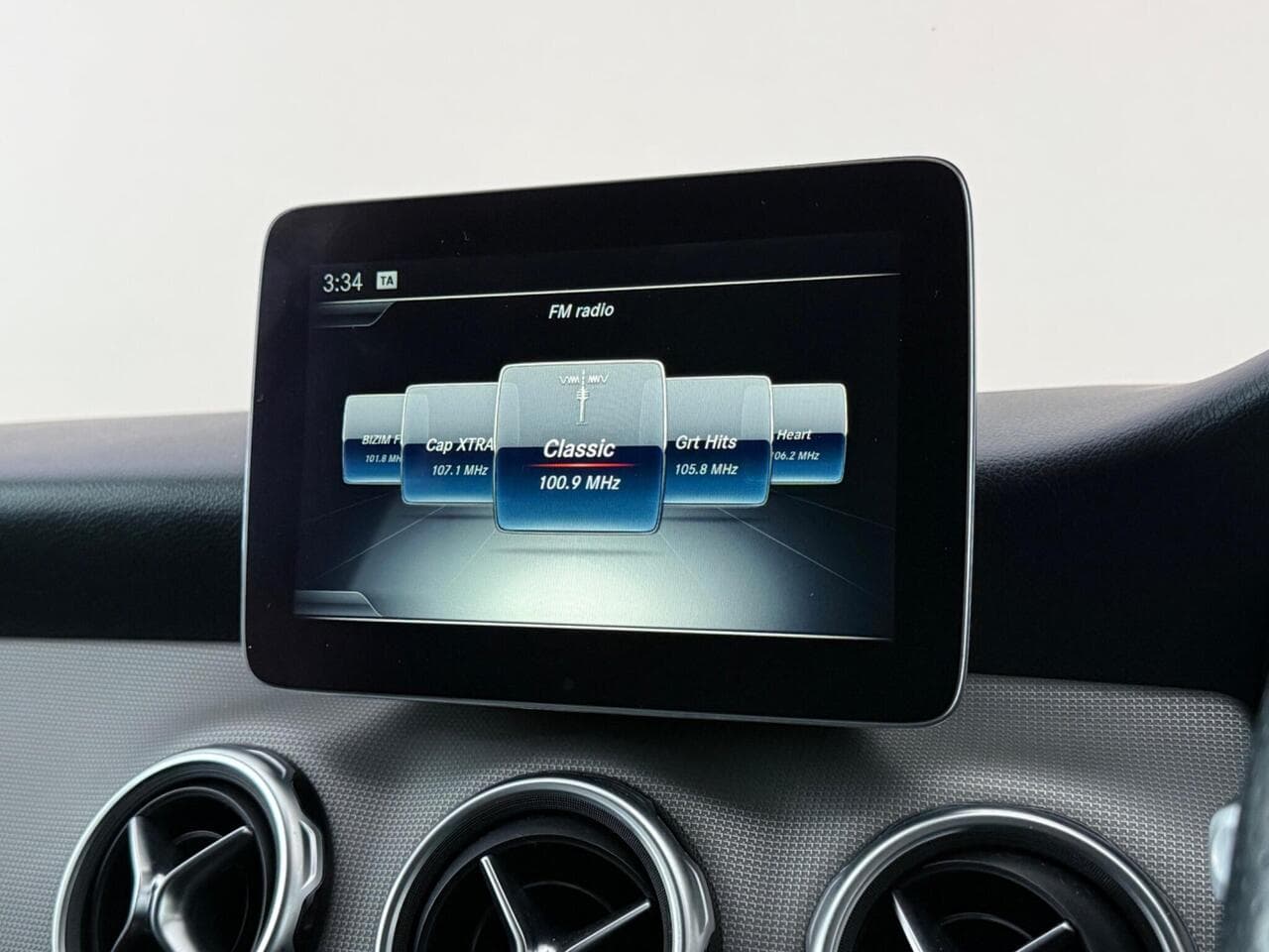 Mercedes-Benz GLA thumbnail Infotainment System