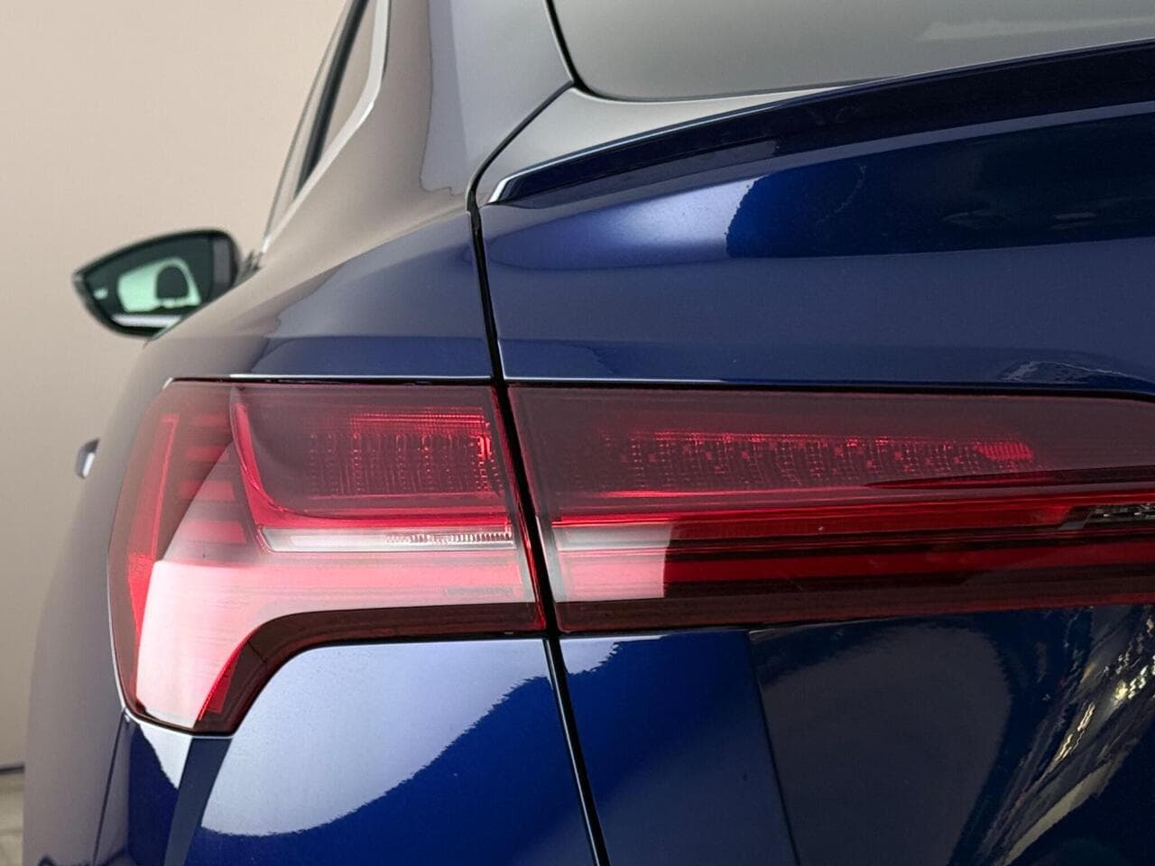 Audi e-tron thumbnail Lights Rear