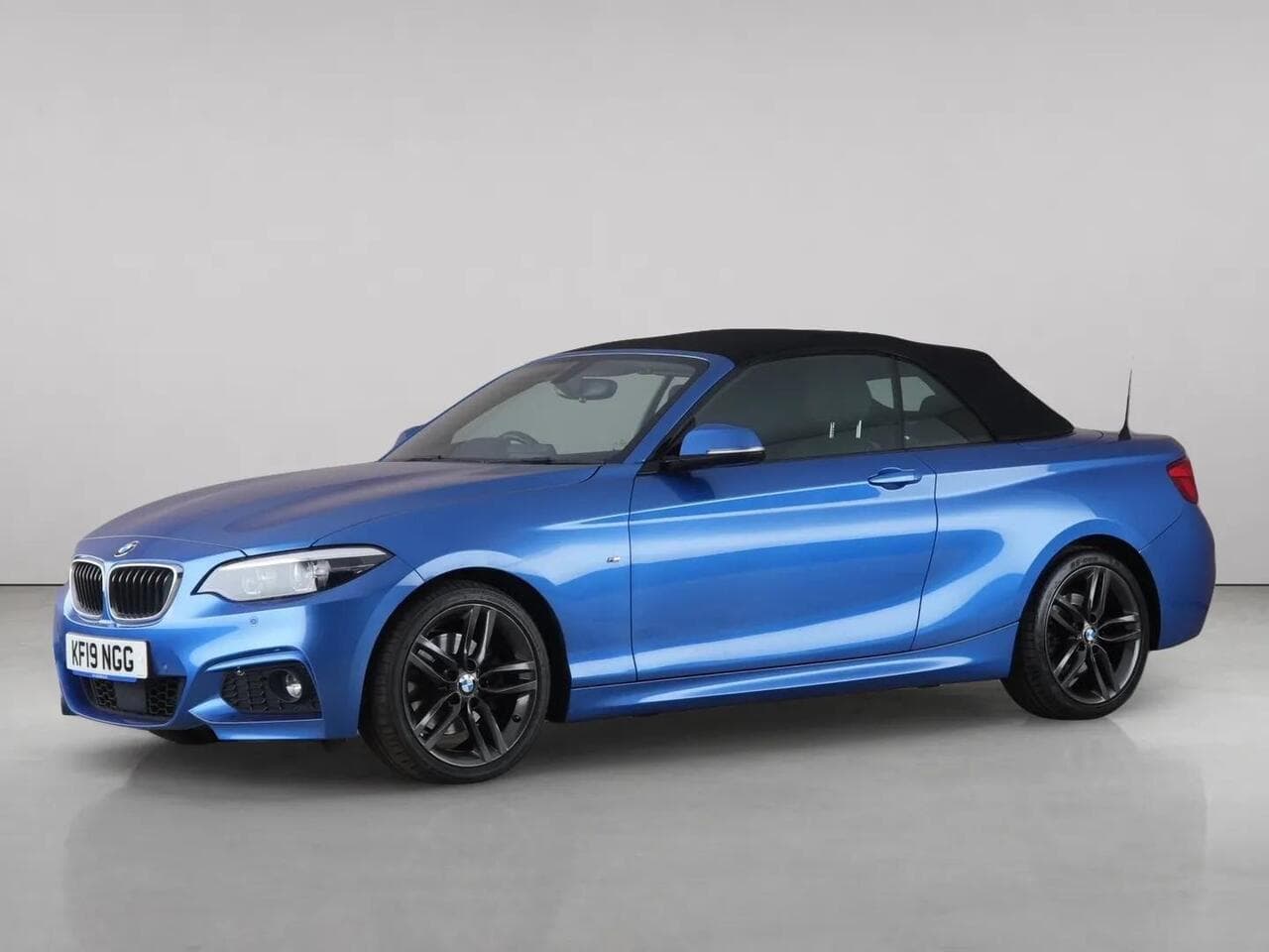 BMW 2 Series thumbnail Front Left