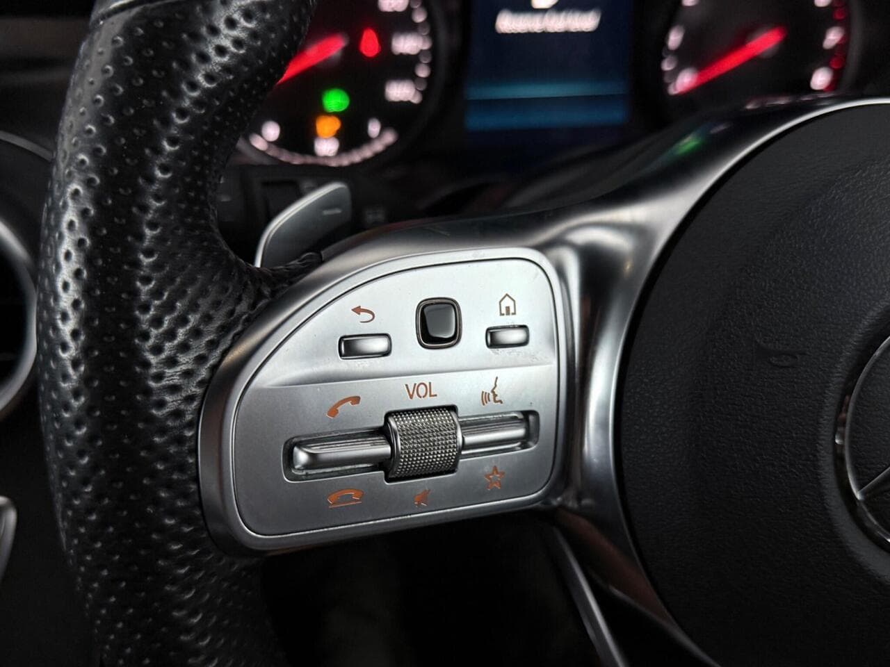Mercedes-Benz GLC thumbnail Misc Controls