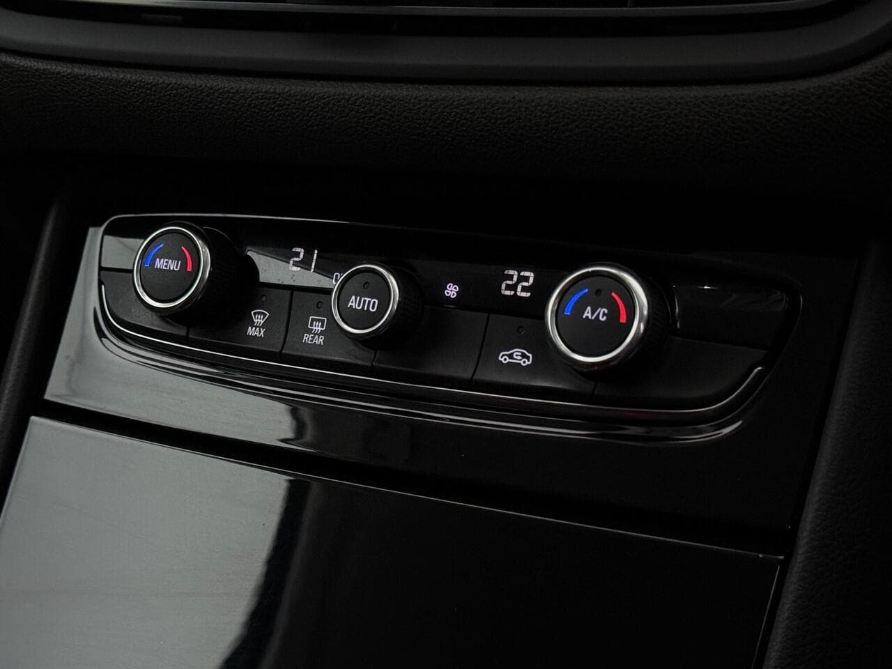 Vauxhall Grandland thumbnail Misc Controls