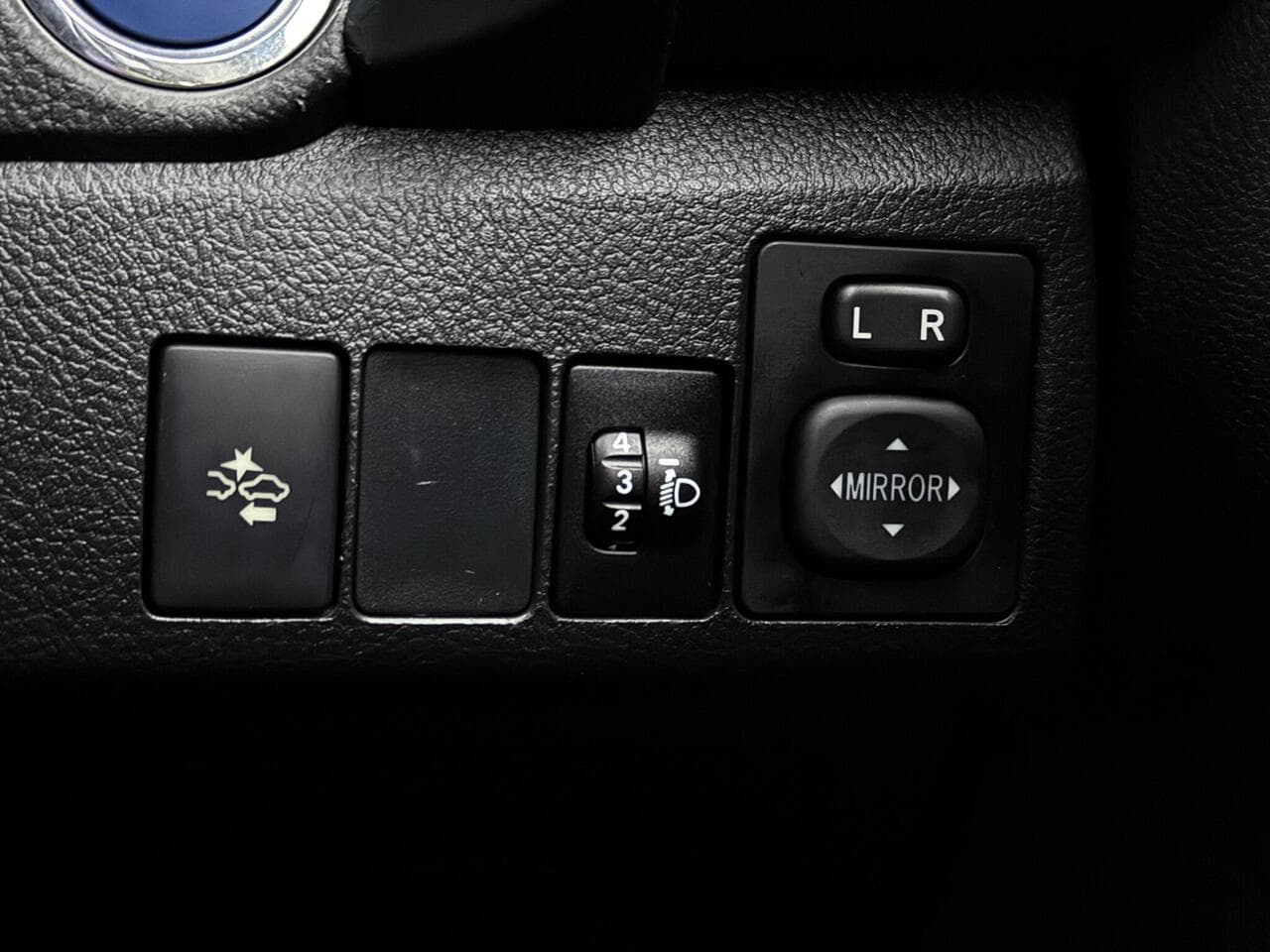 Toyota Auris thumbnail Misc Controls