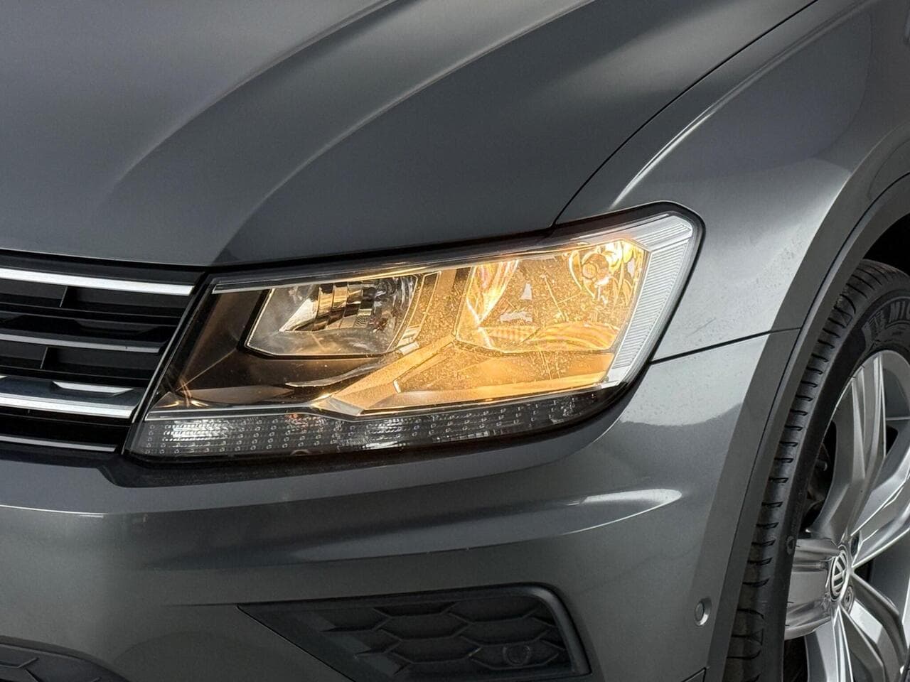Volkswagen Tiguan thumbnail Lights Front