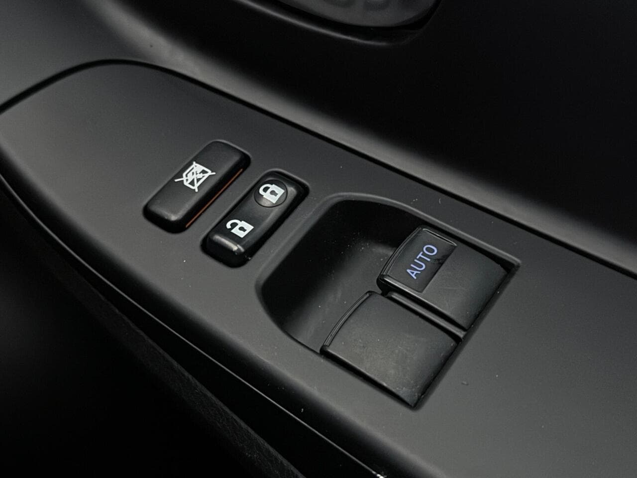 Toyota Yaris thumbnail Misc Controls