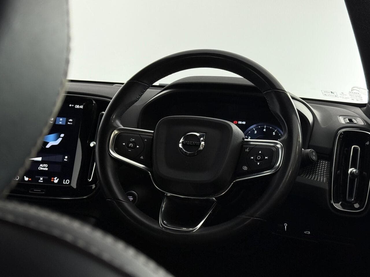 Volvo XC40 thumbnail Steering Wheel