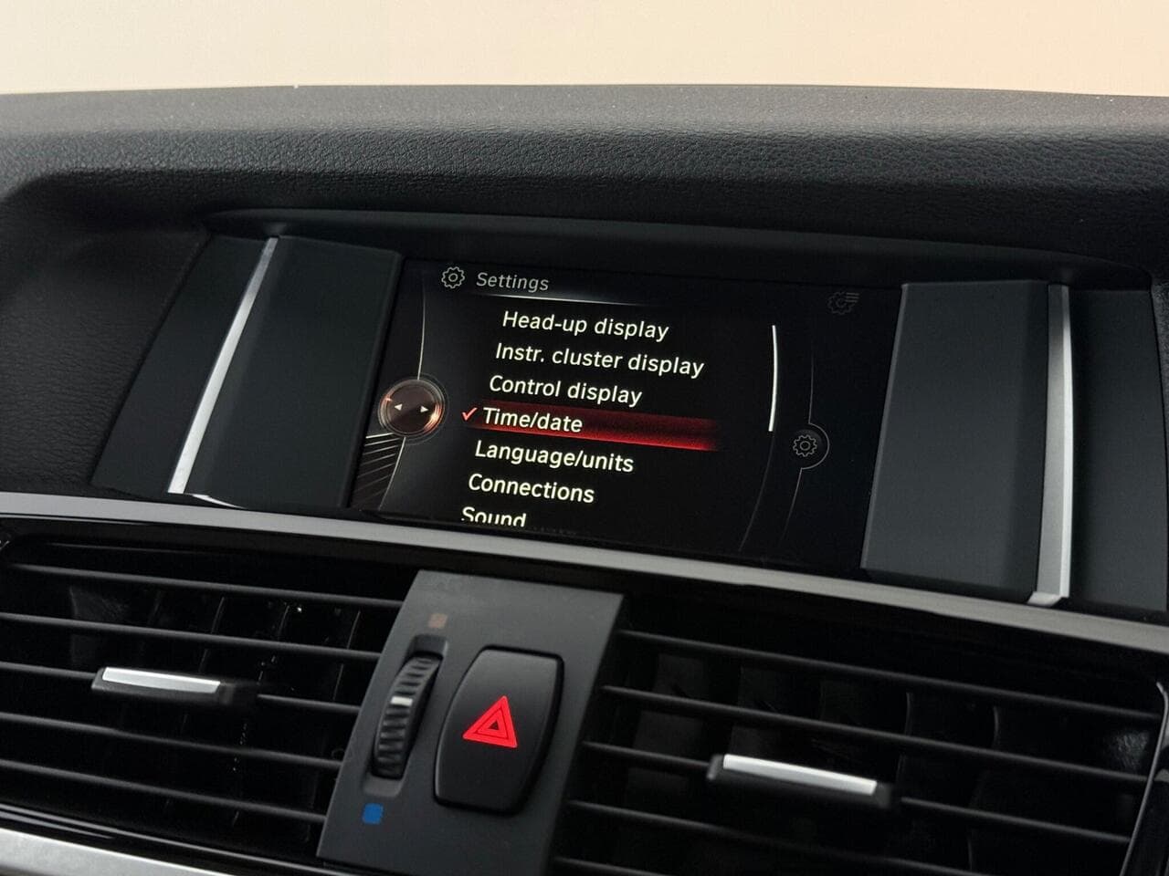 BMW X3 thumbnail Infotainment System