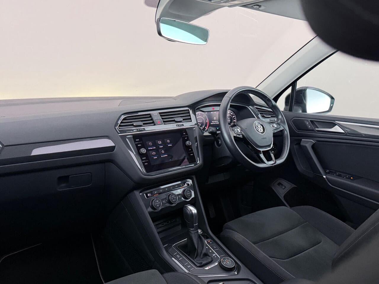 Volkswagen Tiguan Allspace thumbnail Interior Front