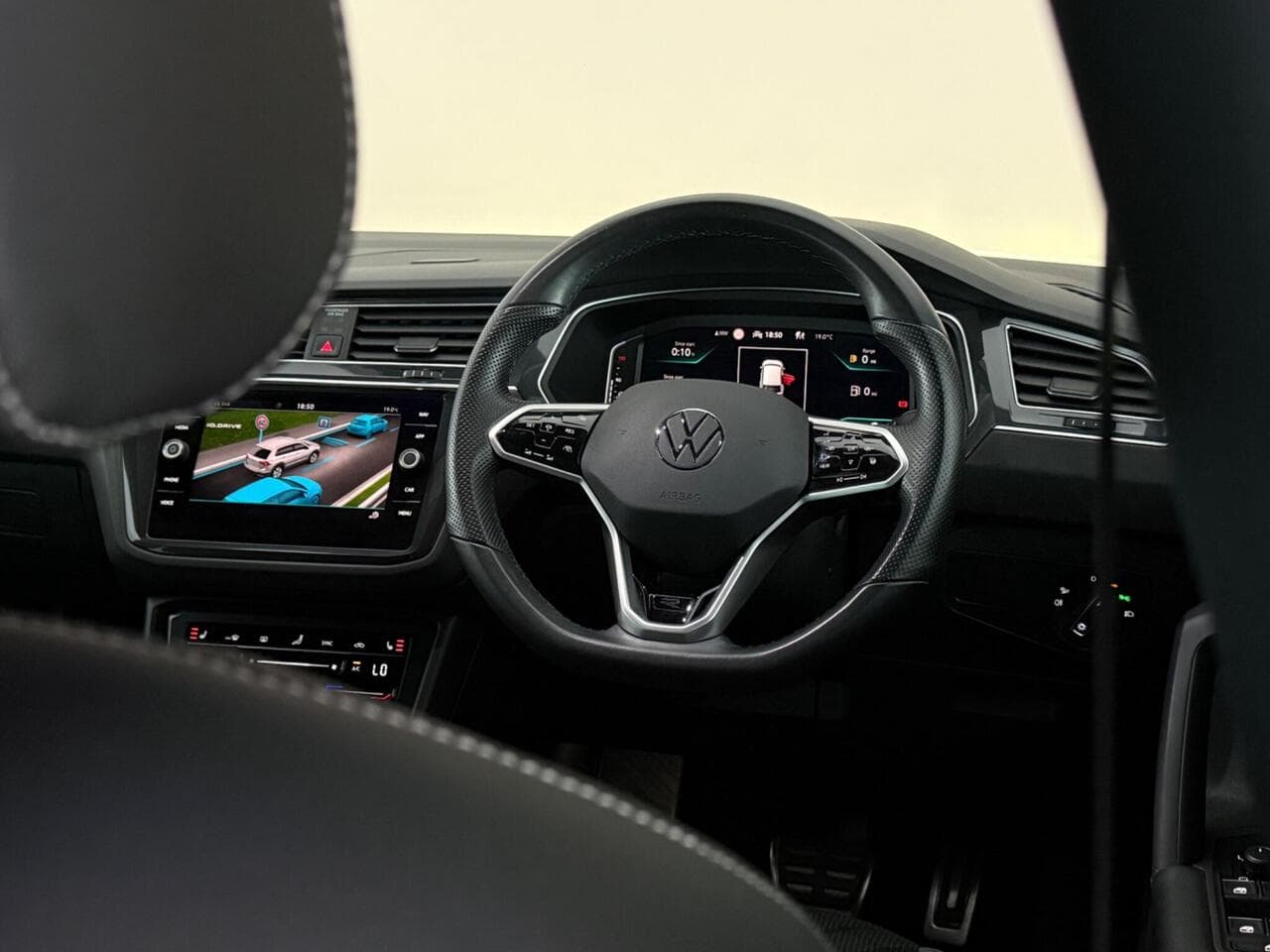 Volkswagen Tiguan thumbnail Steering Wheel