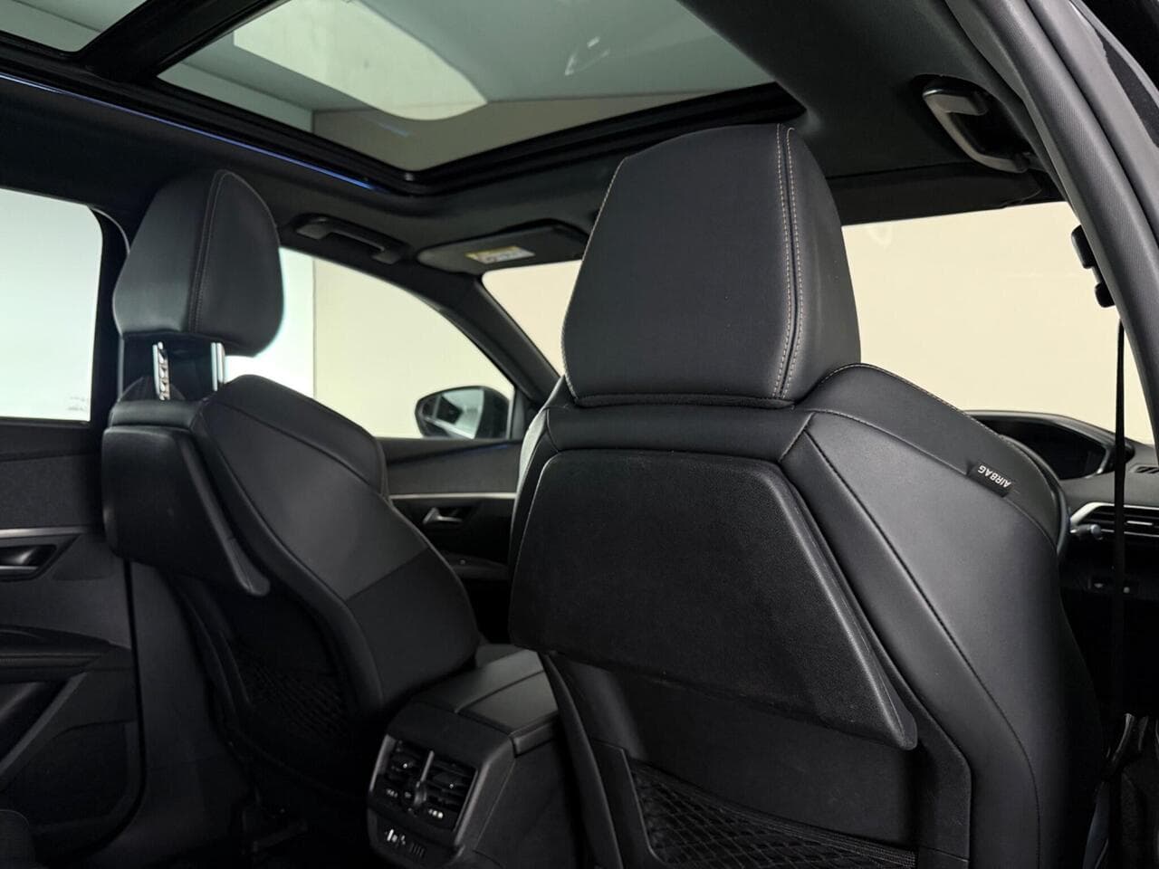 Peugeot 5008 thumbnail Seats Rear