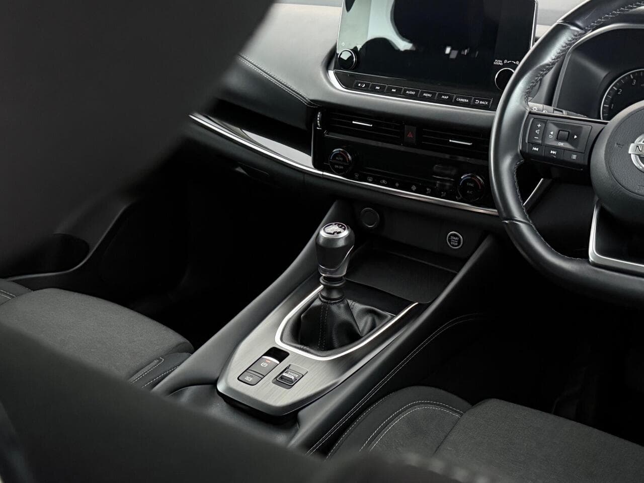 Nissan Qashqai thumbnail Interior Front
