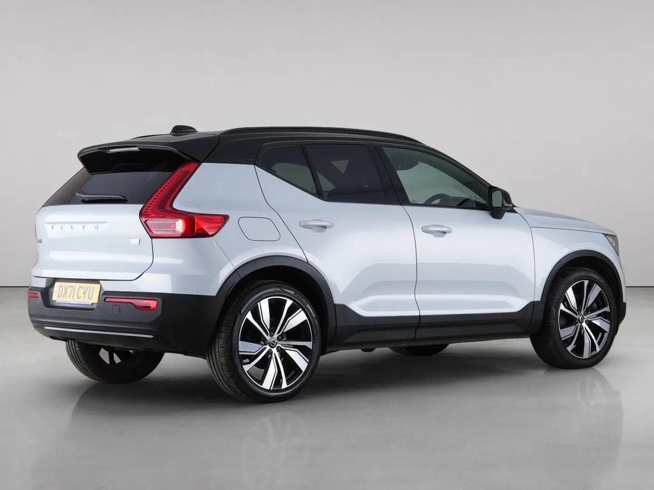Volvo XC40 thumbnail Rear Right