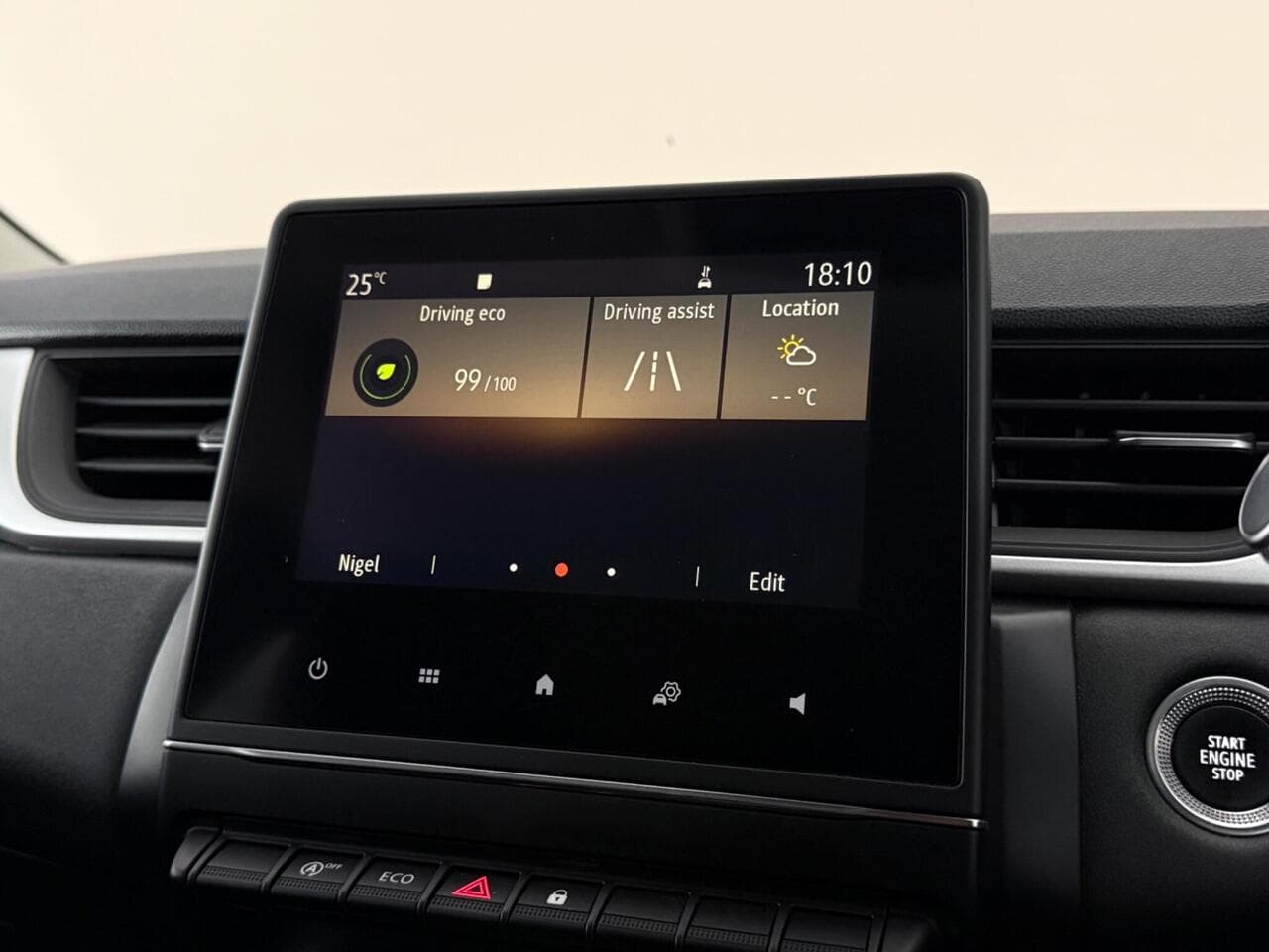 Renault Captur thumbnail Infotainment System