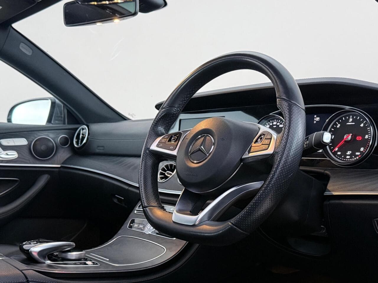 Mercedes-Benz E Class thumbnail Interior Front