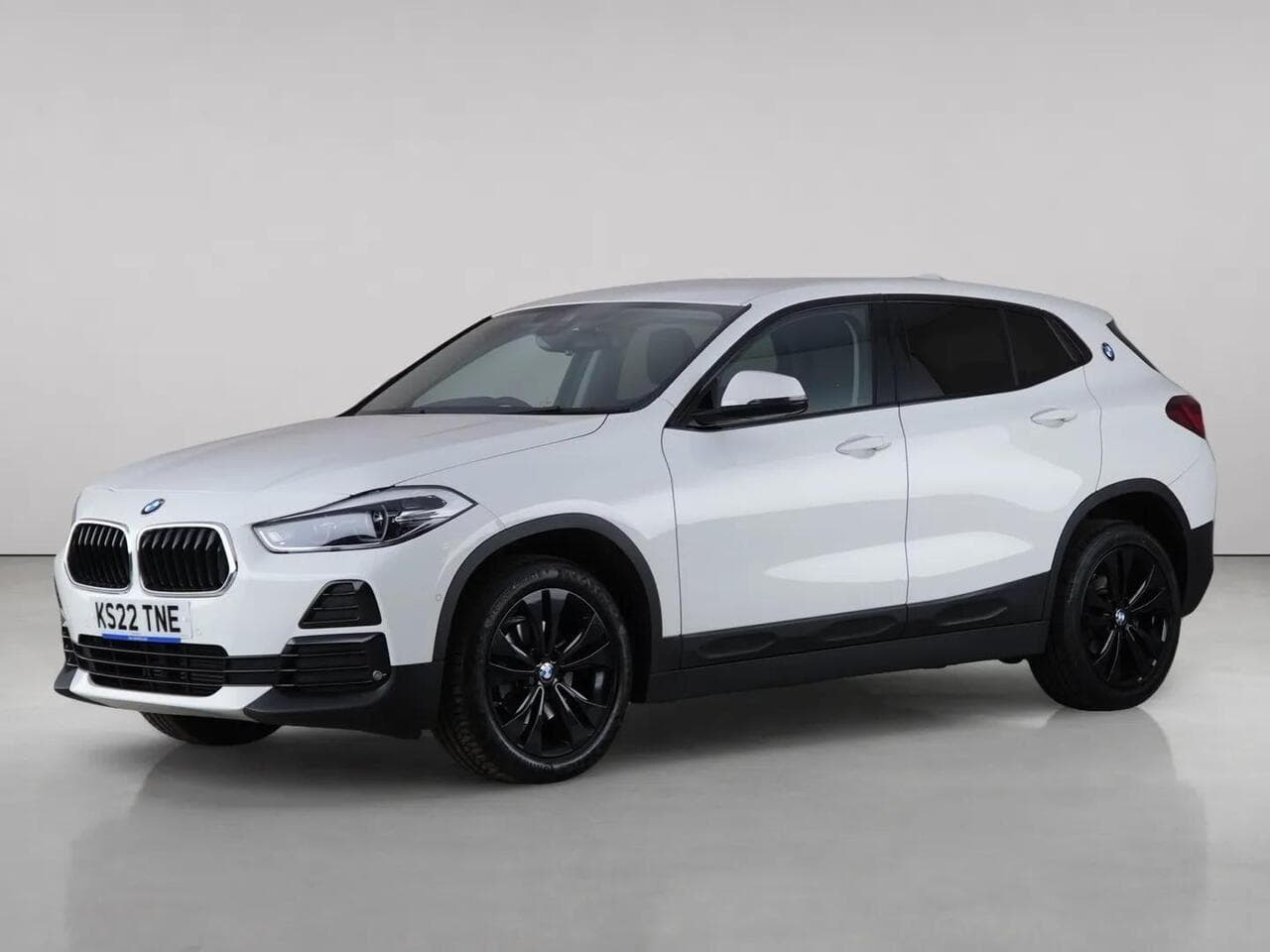 BMW X2 thumbnail Front Left
