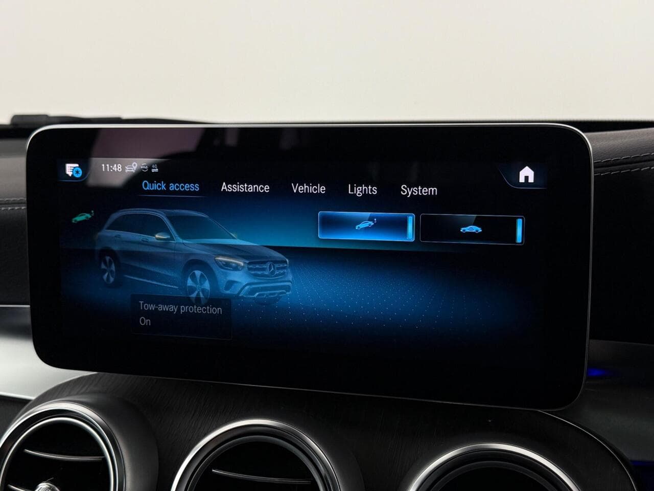 Mercedes-Benz GLC thumbnail Infotainment System