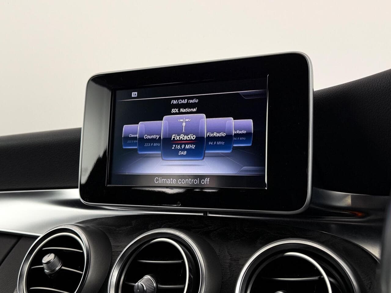 Mercedes-Benz C Class thumbnail Infotainment System