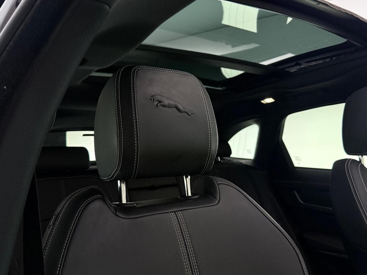 Jaguar F-PACE thumbnail Seat Front Passenger