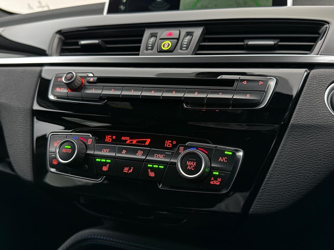 BMW X1 thumbnail Infotainment System