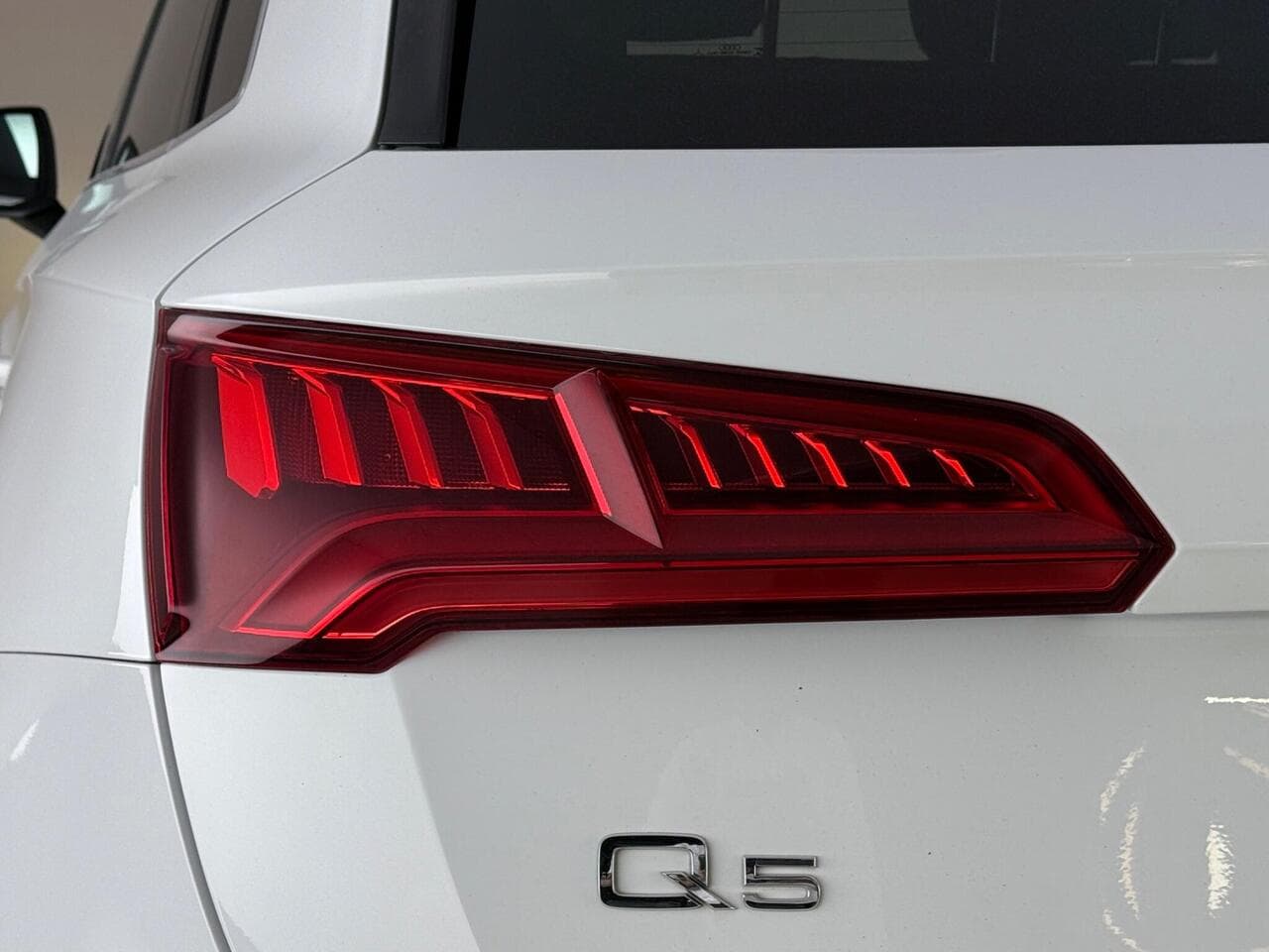 Audi Q5 thumbnail Lights Rear