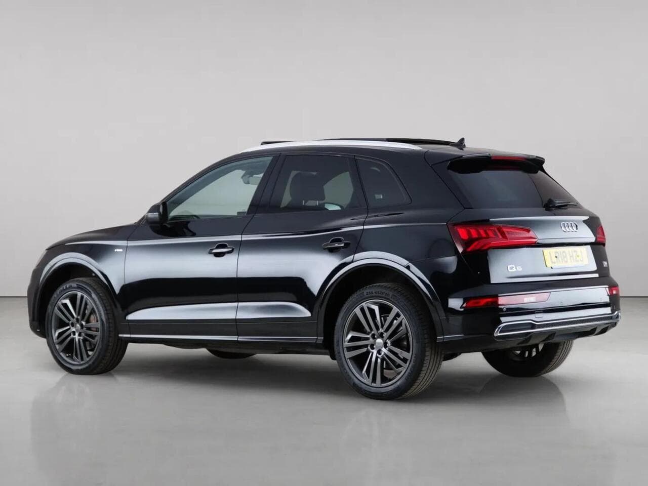 Audi Q5 thumbnail Side Left