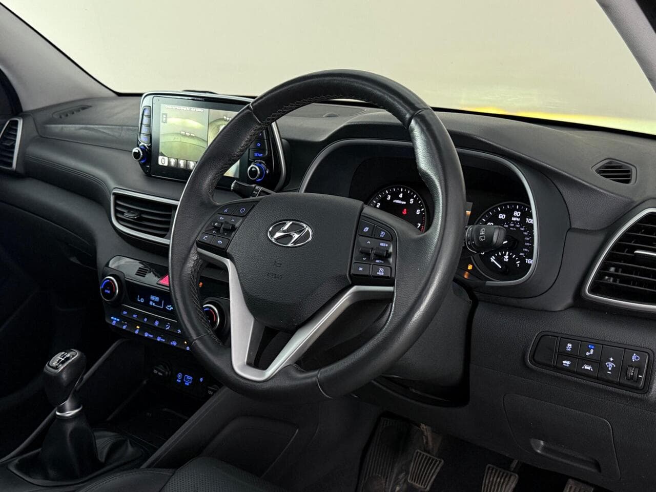 Hyundai TUCSON thumbnail Interior Front
