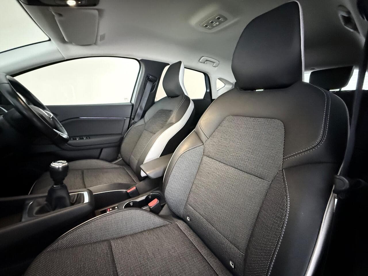 Renault Captur thumbnail Seat Front Passenger