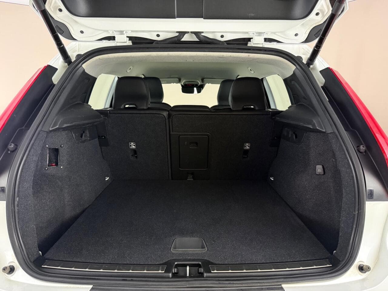 Volvo XC40 thumbnail Boot