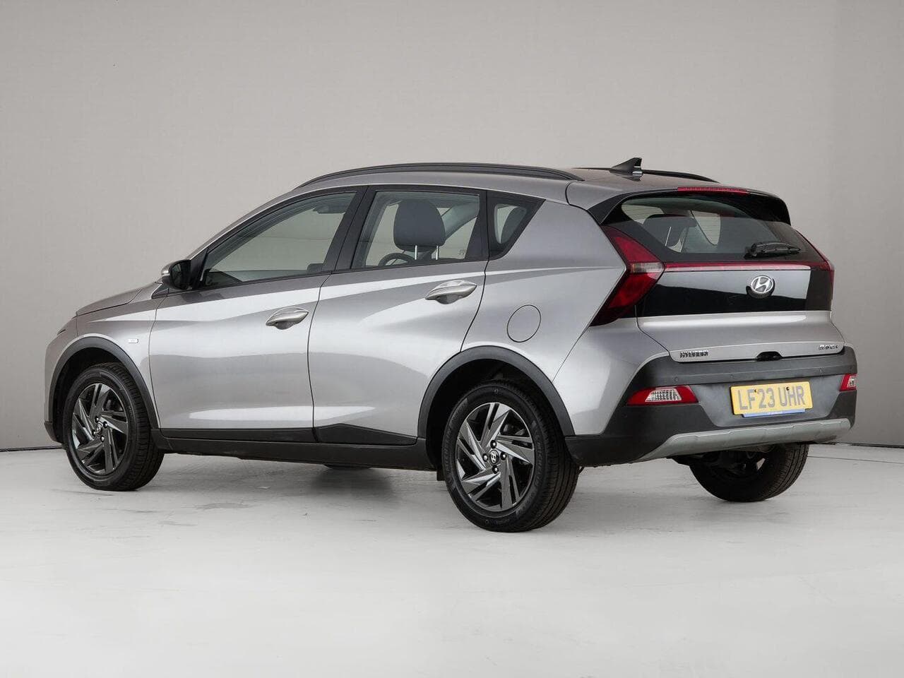 Hyundai BAYON thumbnail Rear Left