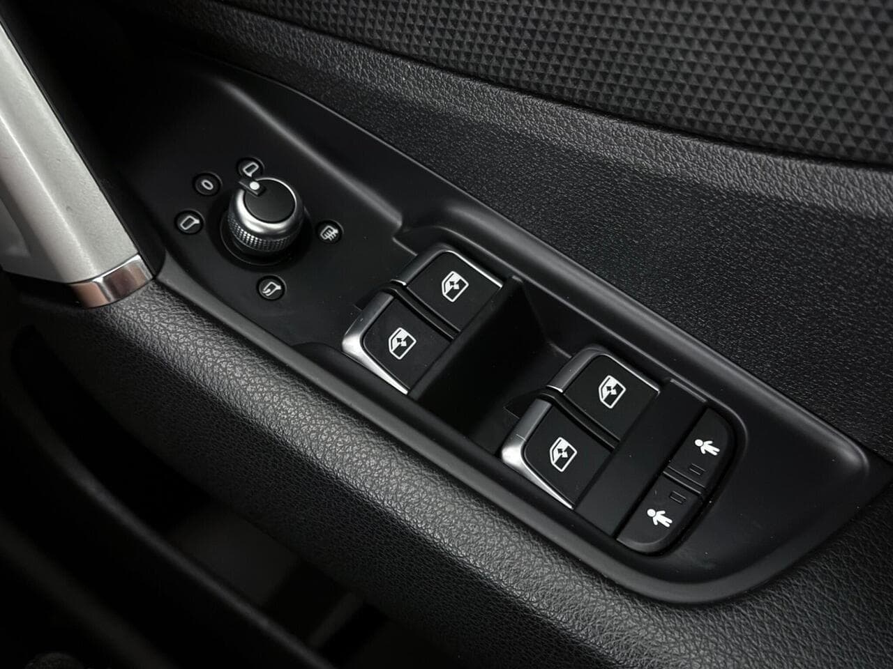 Audi Q2 thumbnail Misc Controls
