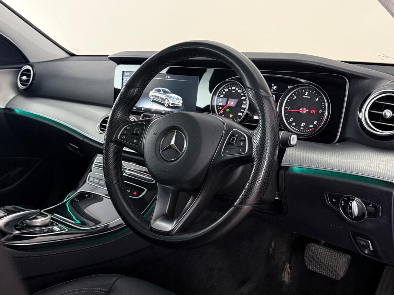 Mercedes-Benz E Class thumbnail Interior Front