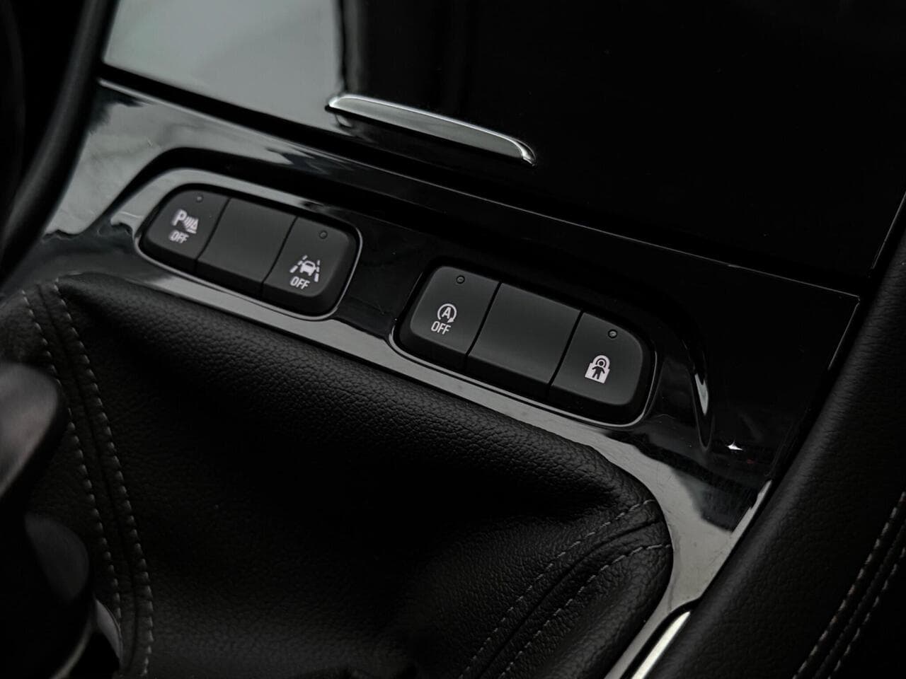 Vauxhall Grandland thumbnail Misc Controls