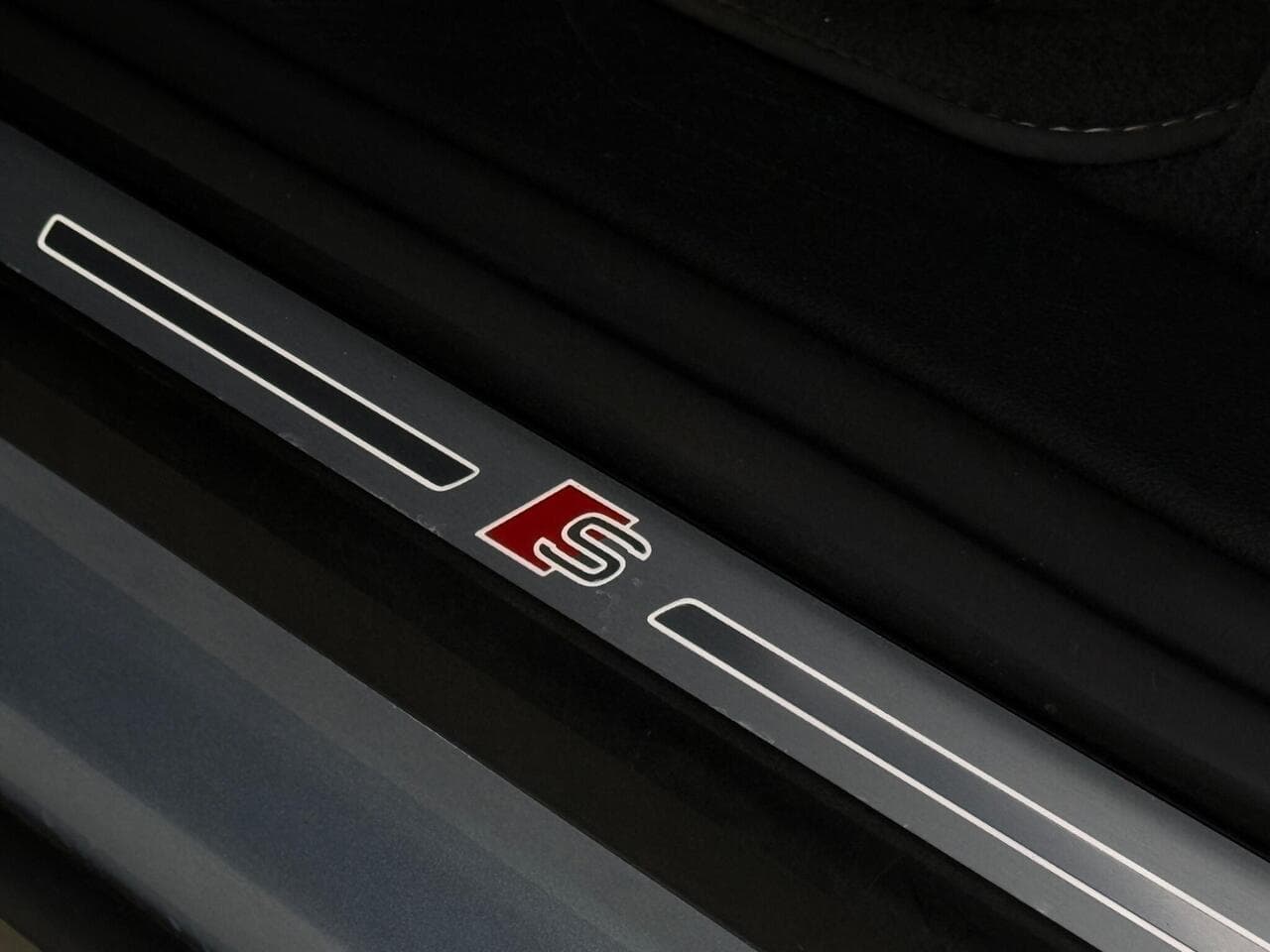 Audi Q7 thumbnail Badge Exterior