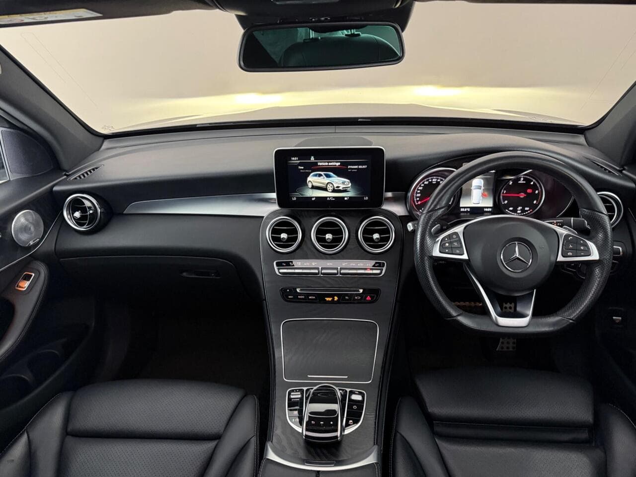 Mercedes-Benz GLC thumbnail Interior Front