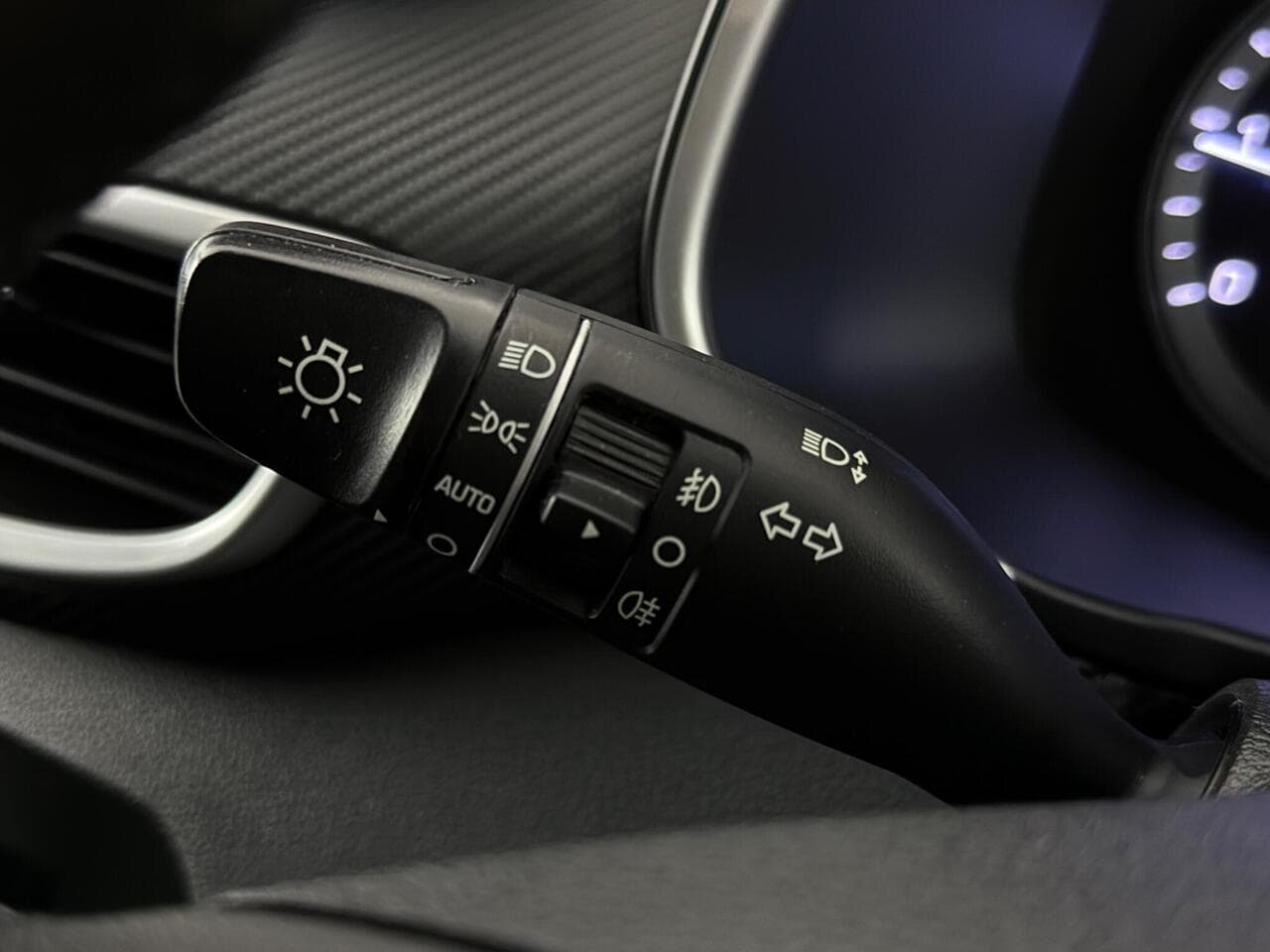 Hyundai TUCSON thumbnail Misc Controls