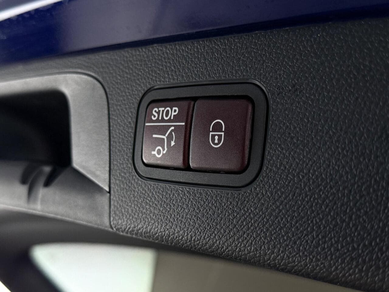 Mercedes-Benz GLC thumbnail Misc Controls