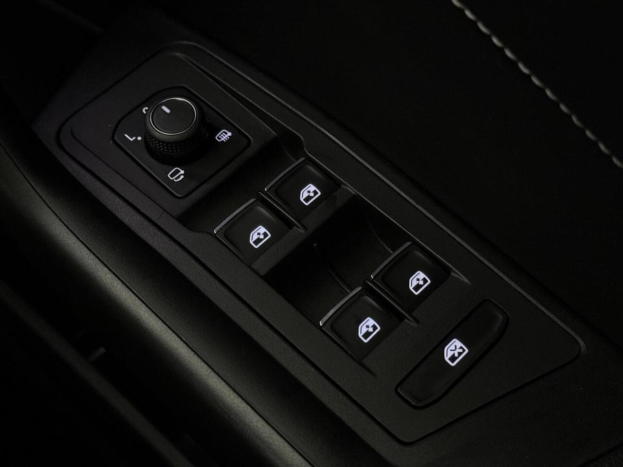 Volkswagen T-Roc thumbnail Misc Controls