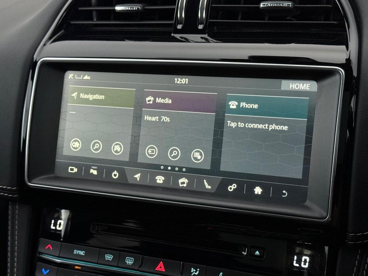 Jaguar F-PACE thumbnail Infotainment System