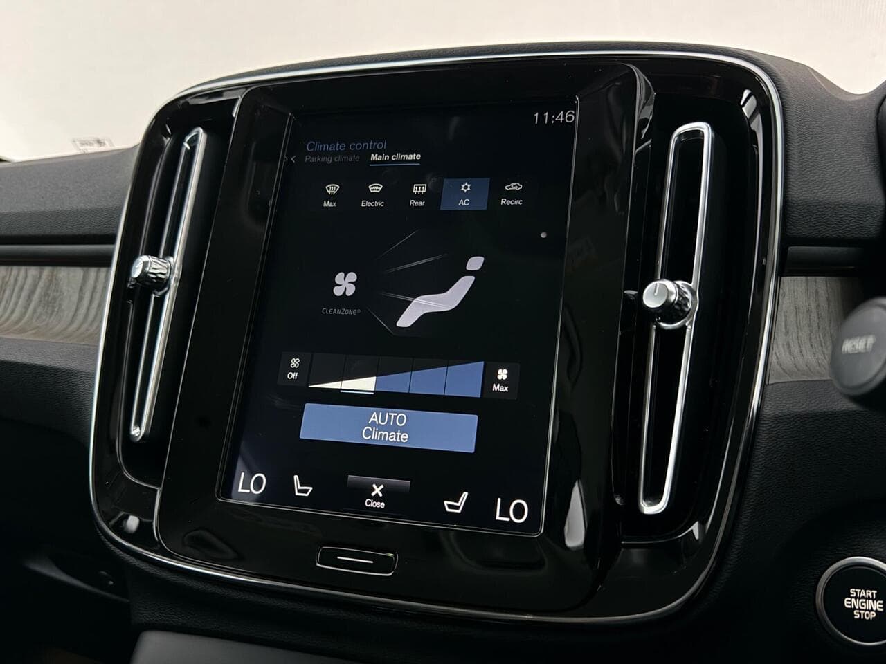 Volvo XC40 thumbnail Infotainment System