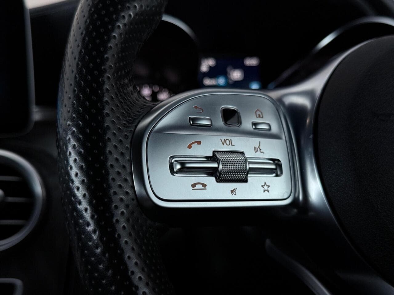 Mercedes-Benz C Class thumbnail Misc Controls