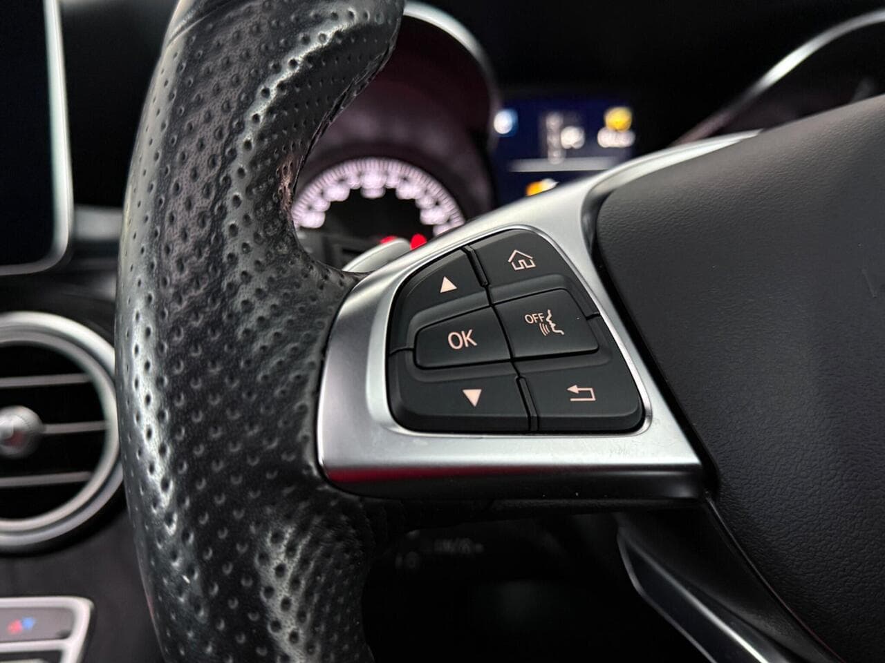 Mercedes-Benz GLC thumbnail Misc Controls