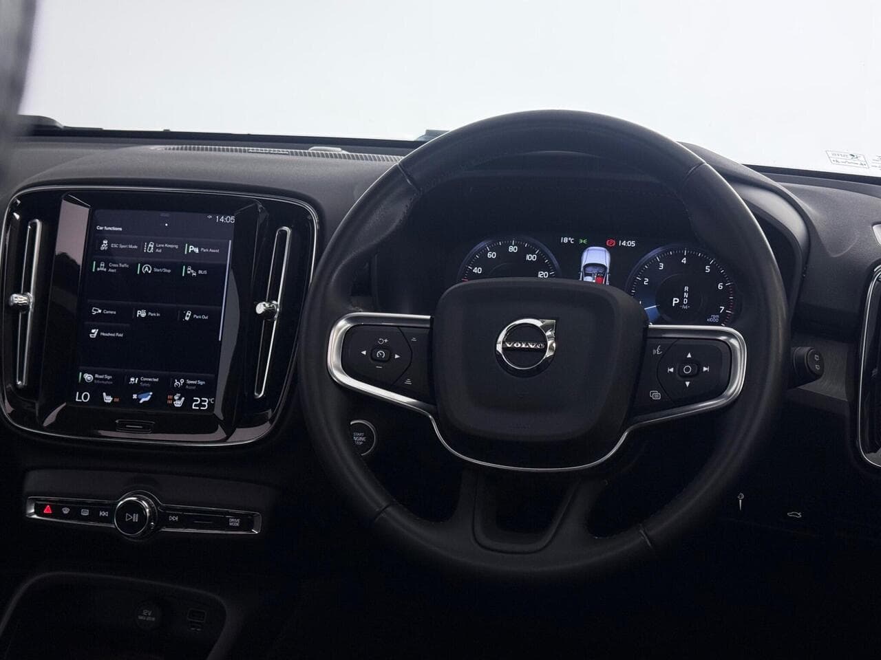 Volvo XC40 thumbnail Steering Wheel