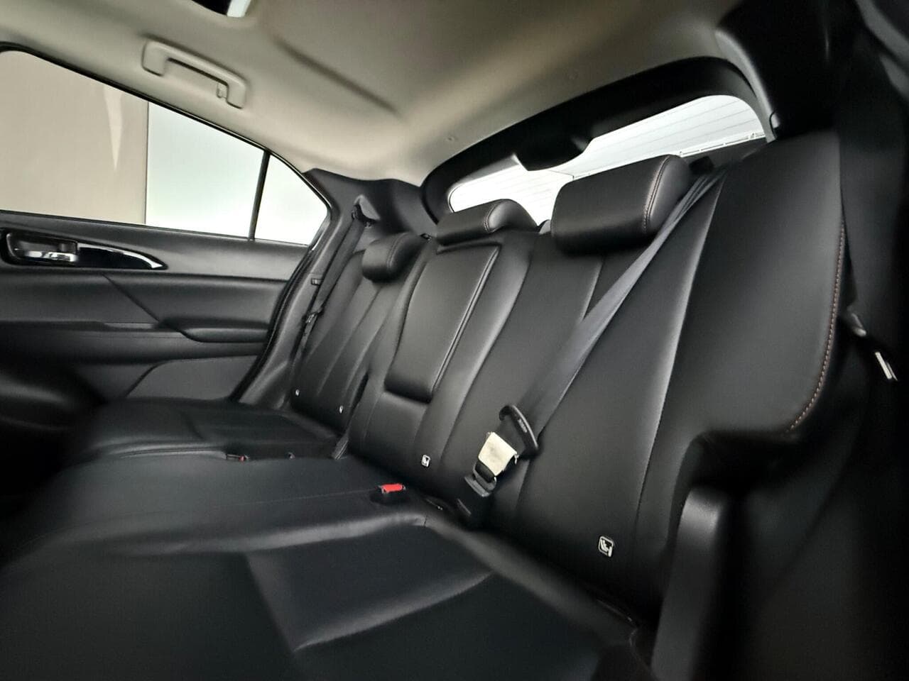 Mitsubishi Eclipse Cross thumbnail Seats Rear