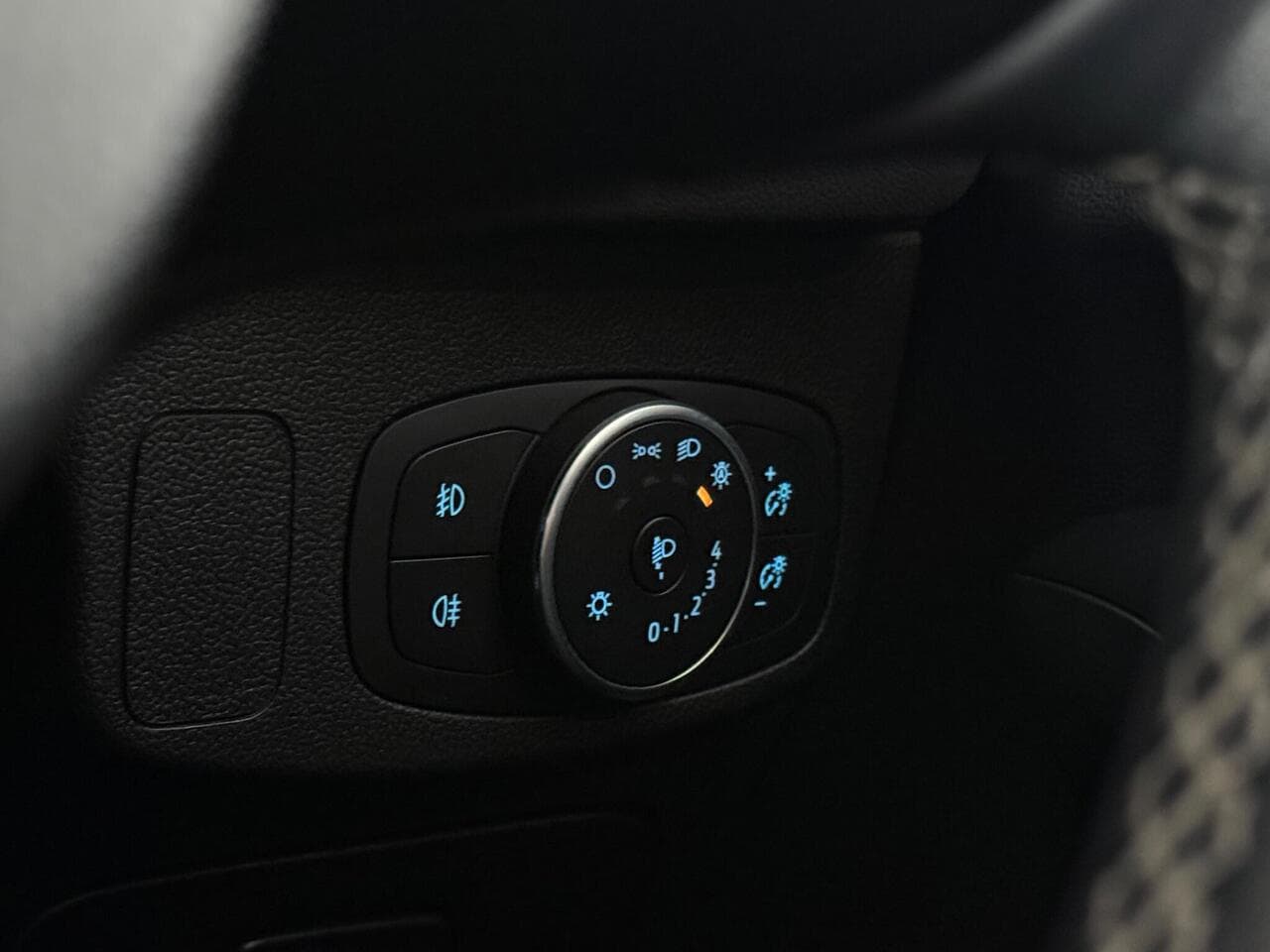 Ford Focus thumbnail Misc Controls