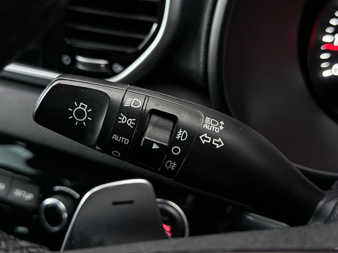 Kia Sportage thumbnail Misc Controls