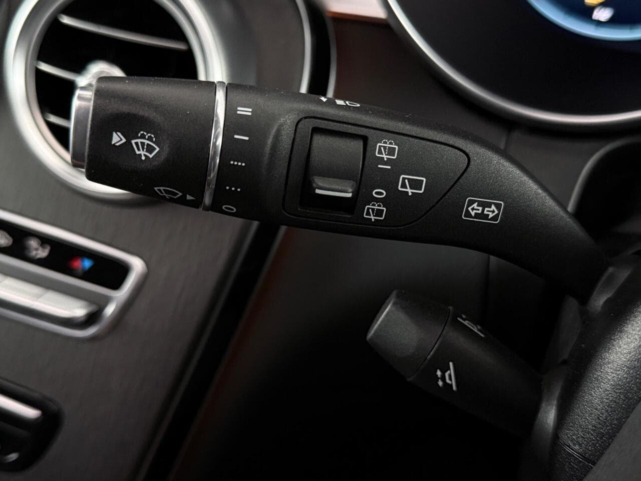 Mercedes-Benz GLC thumbnail Misc Controls