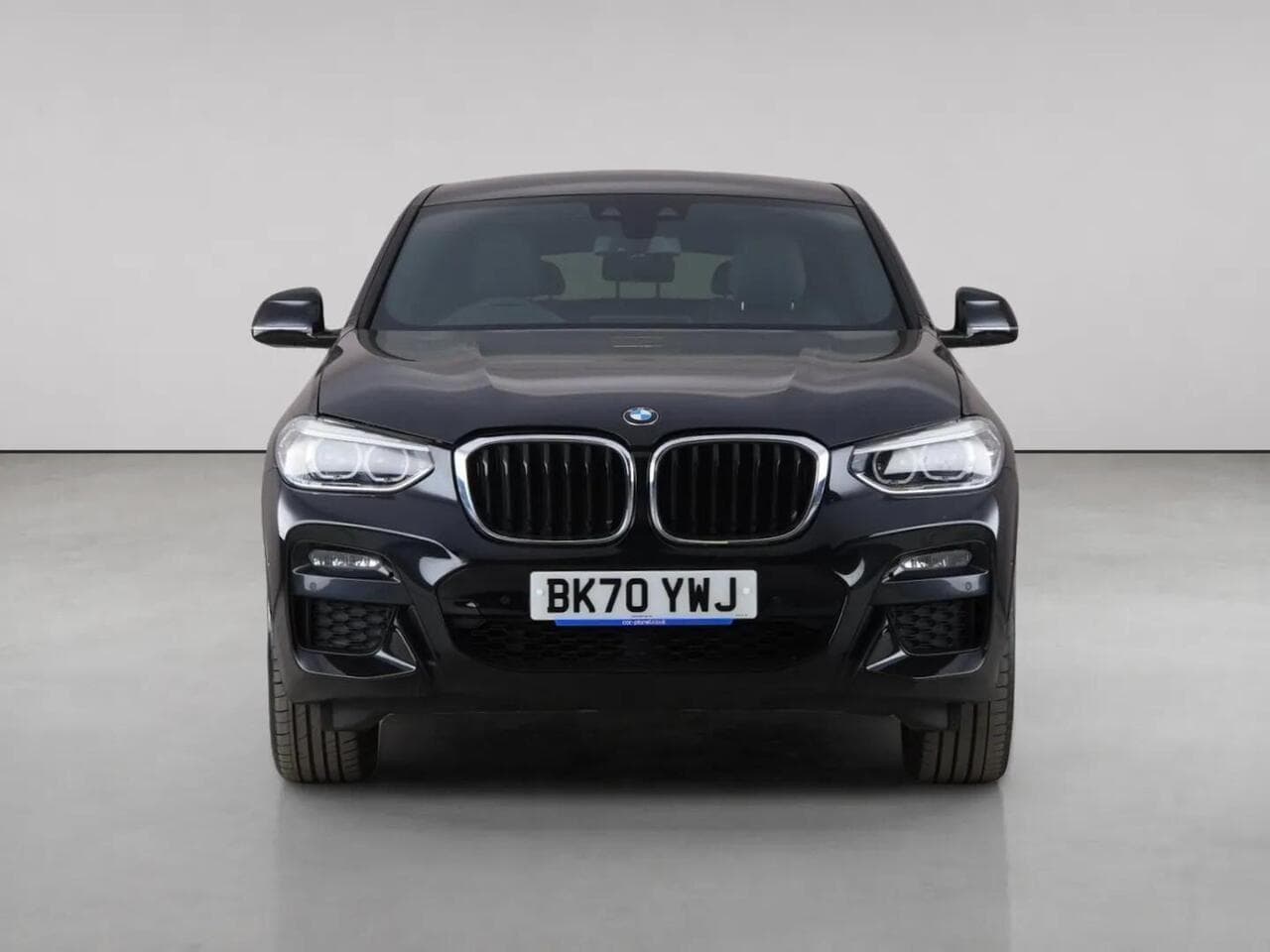 BMW X4 thumbnail Front