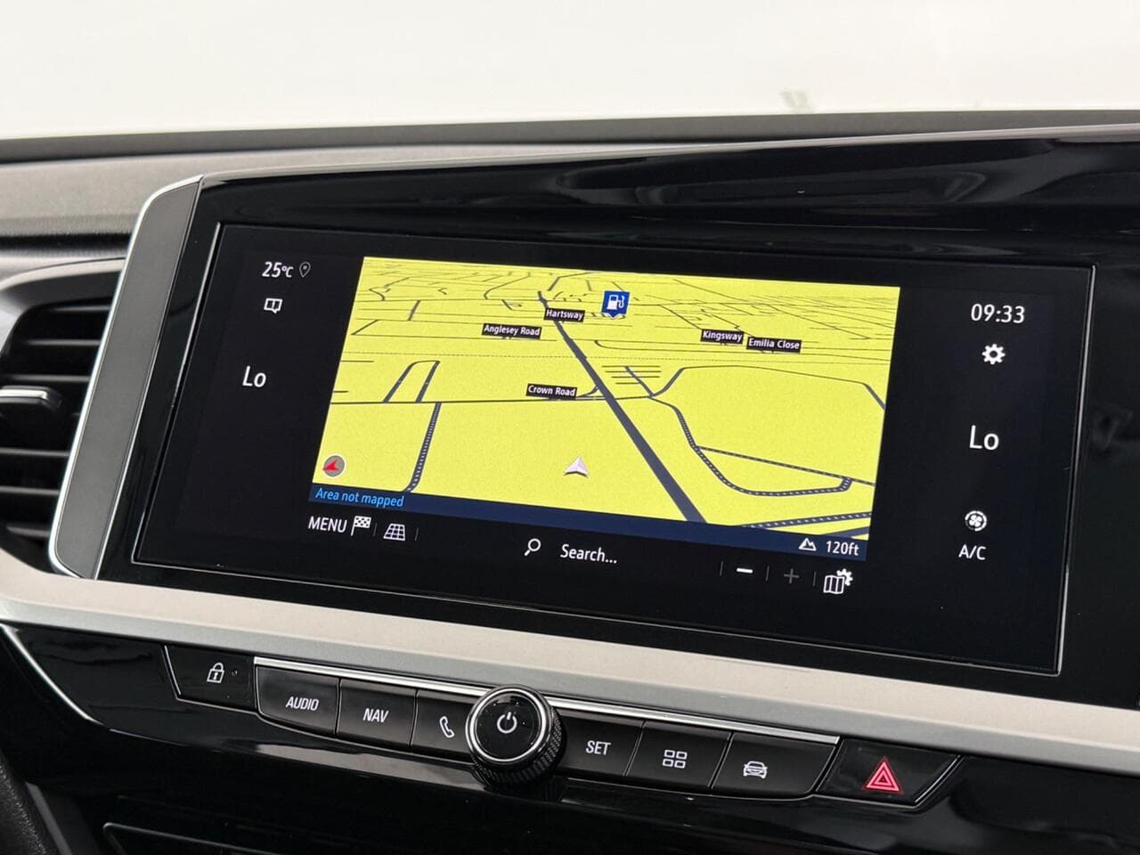 Vauxhall Grandland thumbnail Infotainment System