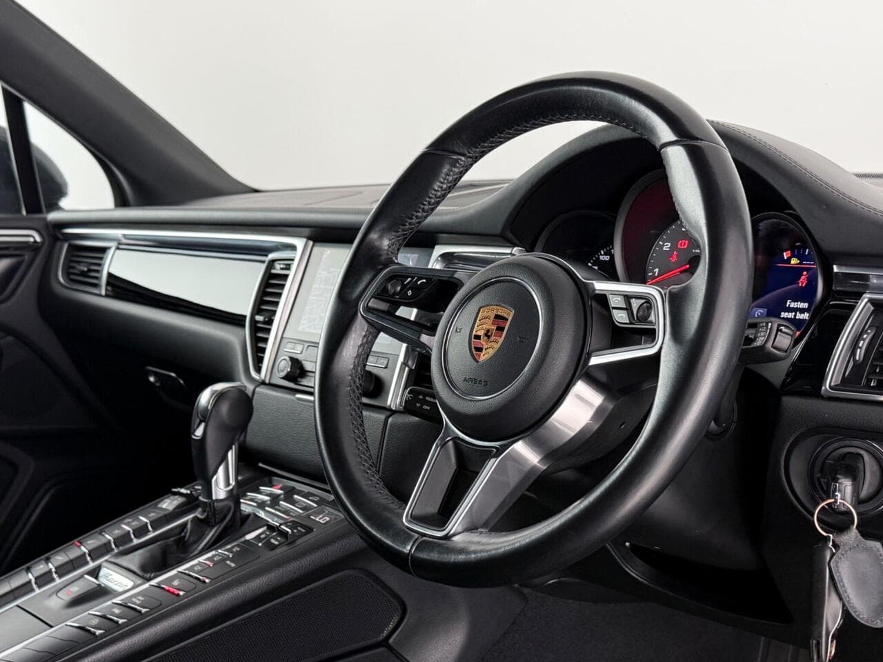 Porsche Macan thumbnail Interior Front