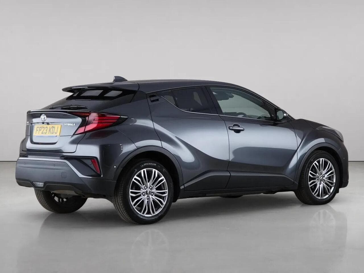 Toyota C-HR thumbnail Rear Right